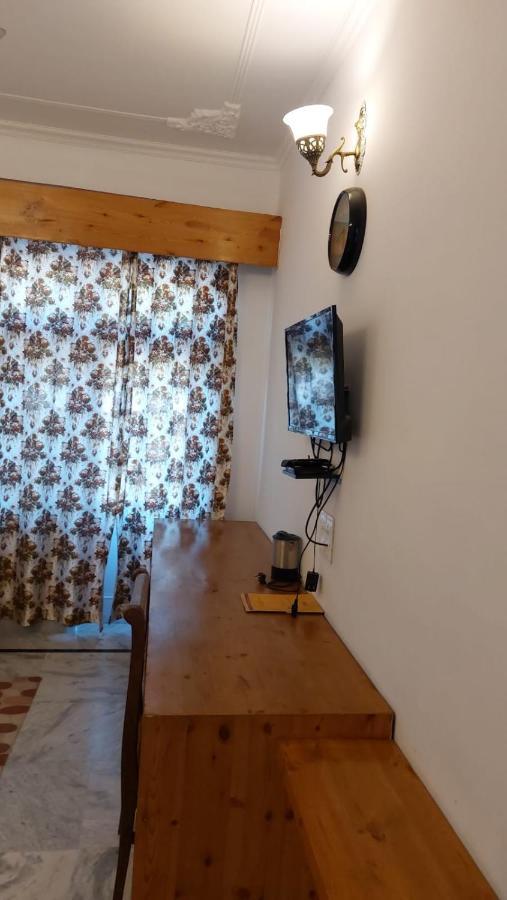 Hotel Sunshine Дармсала Экстерьер фото