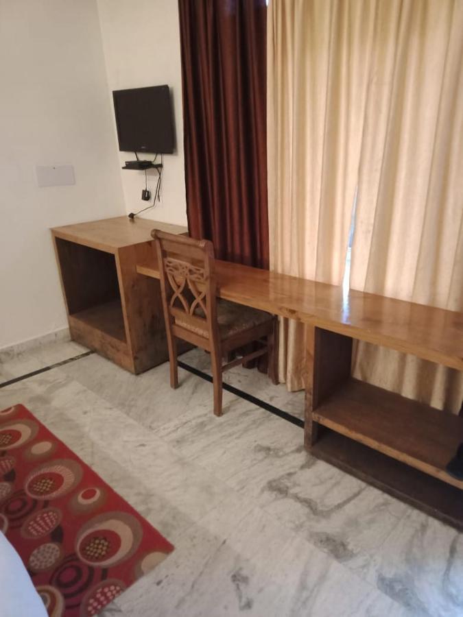 Hotel Sunshine Дармсала Экстерьер фото