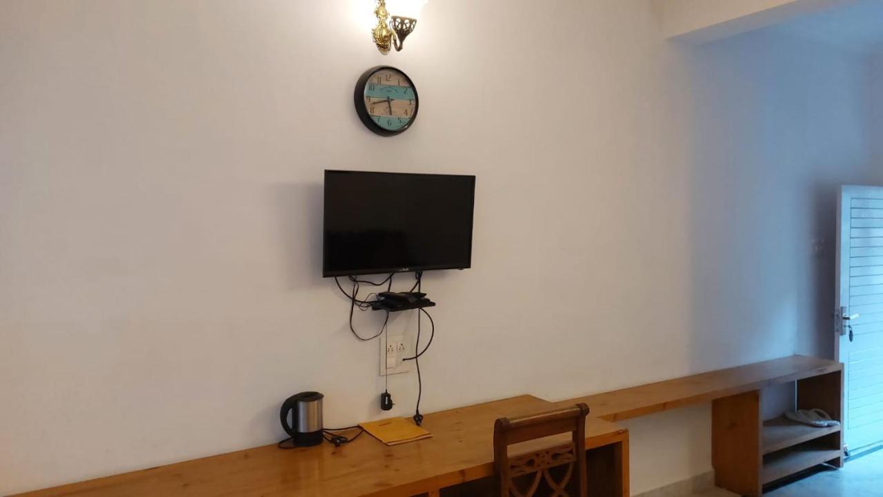 Hotel Sunshine Дармсала Экстерьер фото