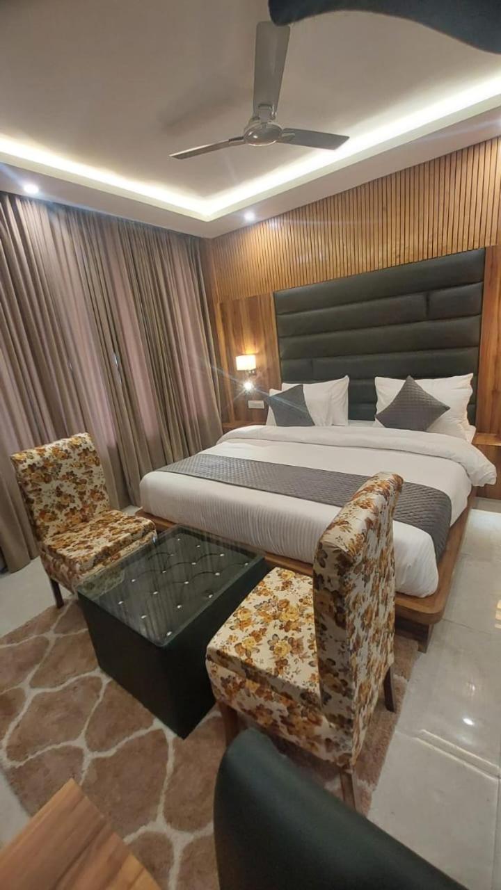 Hotel Sunshine Дармсала Экстерьер фото